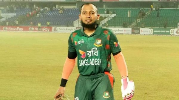 মিরপুরে আয়ারল্যান্ডের বিপক্ষে শততম টেস্ট খেলতে যাচ্ছেন মুশফিকুর রহিম। আইরিশ কোচ মালান প্রশংসা জানিয়ে বললেন, কঠোর পরিশ্রমই তার সাফল্যের চাবিকাঠি। তবে সিরিজে তাদের বড় চ্যালেঞ্জ মুশফিককে থামানো।