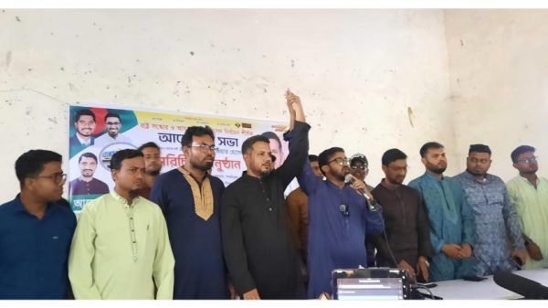 গণঅধিকার পরিষদের সাধারণ সম্পাদক রাশেদ খাঁন বলেছেন, আগামী সংসদ নির্বাচনে ফ্যাসিস আ'লীগ ও তাদের দোসররা অংশ নিতে পারবে না। ঝিনাইদহে এক আলোচনা সভায় তিনি বলেন, এবার আর ১৮/২৪-এর মতো নির্বাচন হবে না।