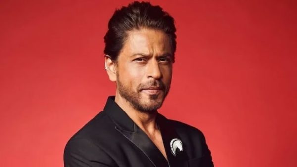 মুম্বাইয়ের ‘গ্লোবাল পিস অনার্স’ অনুষ্ঠানে কাশ্মীর ও দিল্লি হামলায় নিহতদের প্রতি শ্রদ্ধা জানিয়েছেন শাহরুখ খান। মানবতা, শান্তি ও দেশরক্ষায় শহীদদের সম্মান জানিয়ে শক্তিশালী বার্তা দেন তিনি।