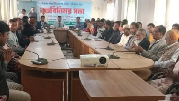 পিরোজপুরের ইন্দুরকানীতে উপজেলা পর্যায়ের কর্মকর্তা, রাজনৈতিক ব্যক্তিত্ব ও সুধীজনদের সঙ্গে নবাগত জেলা প্রশাসক আবু সাঈদের মতবিনিময় সভা অনুষ্ঠিত হয়েছে। উন্নয়ন বঞ্চিত ইন্দুরকানীর সমস্যাগুলো ধাপে ধাপে সমাধানের আশ্বাস দেন তিনি।