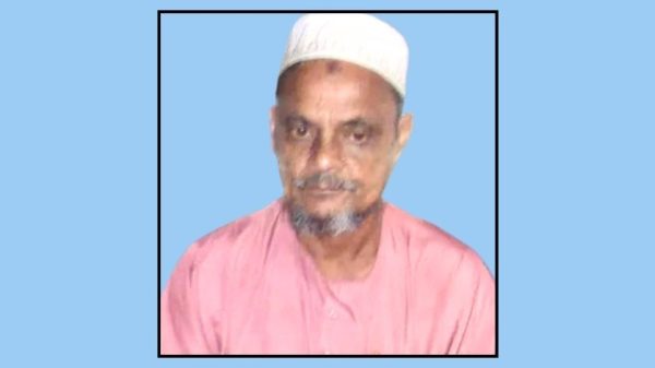 দিনাজপুরের কাহারোল প্রেসক্লাবের প্রতিষ্ঠাতা ও সাবেক সভাপতি এ কে এম ইব্রাহীম খলীল চিকিৎসাধীন অবস্থায় ইন্তেকাল করেছেন। গত ২০ নভেম্বর সড়ক দুর্ঘটনায় আহত হওয়ার পর তিনি আইসিইউতে ছিলেন। তার মৃত্যুতে সহকর্মী ও স্থানীয়দের মধ্যে শোকের ছায়া নেমে এসেছে।