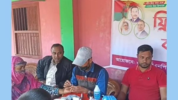 দিনাজপুরের কাহারোলে বিএনপির উদ্যোগে ফ্রি মেডিক্যাল ক্যাম্প অনুষ্ঠিত হয়েছে। স্থানীয় মানুষের স্বাস্থ্যসেবা নিশ্চিত করতে এ উদ্যোগে ব্যাপক সাড়া মিলেছে। ক্যাম্পে ধানের শীষ প্রতীকের পক্ষে ভোট প্রার্থনাও করা হয়।