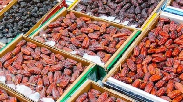 আসন্ন রমজান মাসে খেজুরের সরবরাহ স্বাভাবিক ও দাম সহনীয় রাখতে আমদানিতে বড় ধরনের শুল্ক ছাড় দিয়েছে সরকার। কাস্টমস ডিউটি ও অগ্রিম আয়কর কমানোর ঘোষণা এনবিআরের।