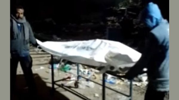 জামালপুর সদর উপজেলার আদর্শ বটতলা এলাকায় ঢাকাগামী বাস চাপায় অটোরিক্সার এক যাত্রী নিহত হয়েছেন, আহত হয়েছেন দুই শিশুসহ আরও পাঁচজন। পুলিশ বাস শনাক্ত ও দায়ীদের আইনের আওতায় আনার চেষ্টা করছে।