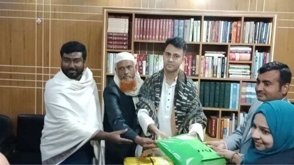 ঝিনাইদহ-৪ আসনে স্বতন্ত্র প্রার্থী হিসেবে মনোনয়নপত্র দাখিল করেছেন শিল্প উদ্যোক্তা ও সমাজসেবক ওবায়দুল হক রাসেল। শিল্পায়ন, কর্মসংস্থান ও দুর্নীতিমুক্ত উন্নয়নের অঙ্গীকার তার।