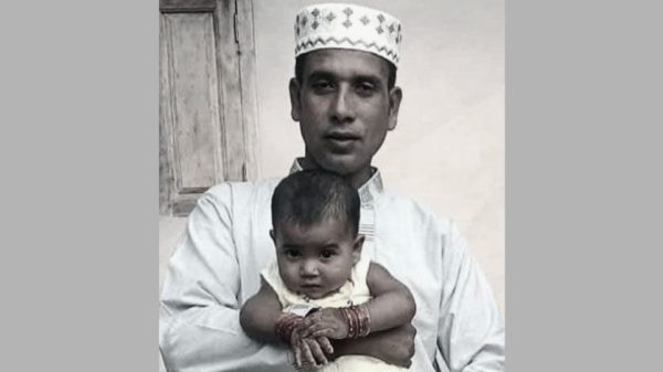 ঝিনাইদহ সদর উপজেলার বেতাই গ্রামে ছোট ভাইয়ের বটির আঘাতে বড় ভাই সোহেল মন্ডল নিহত হয়েছেন। ঘটনার পর থেকে জুয়েল পলাতক রয়েছে এবং তাকে গ্রেফতারের চেষ্টা চলছে।