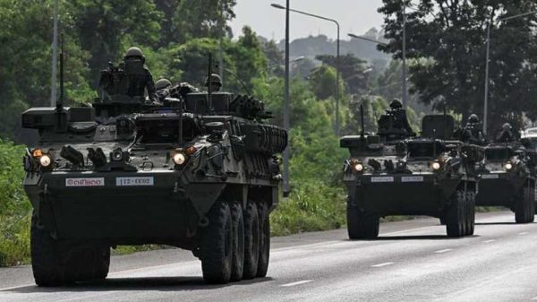 কম্বোডিয়ায় বিমান হামলার পর থাইল্যান্ড জানিয়েছে, সার্বভৌমত্ব ও আঞ্চলিক অখণ্ডতার প্রতি হুমকি না কমা পর্যন্ত সীমান্ত সংঘর্ষ চলবে। গোলাবর্ষণ অভিযোগের জবাবে থাই বাহিনীর সামরিক অভিযান উত্তেজনা বাড়িয়েছে।