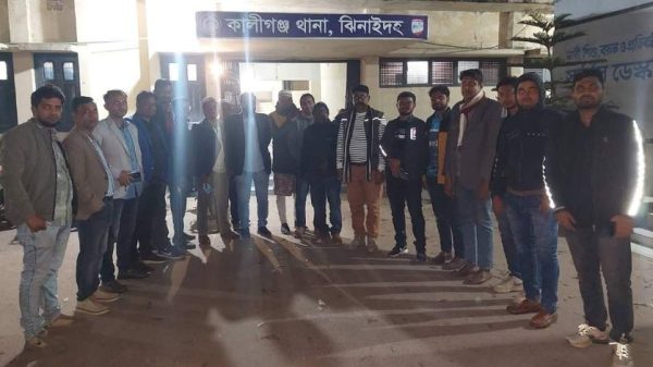 কালীগঞ্জ থানায় সাংবাদিকদের সঙ্গে মতবিনিময়ের আমন্ত্রণ জানালেও নির্ধারিত সময়ে থানায় উপস্থিত ছিলেন না নবাগত ওসি জেল্লাল হোসেন। ঘটনায় সাংবাদিকদের মধ্যে ক্ষোভ সৃষ্টি হয়।