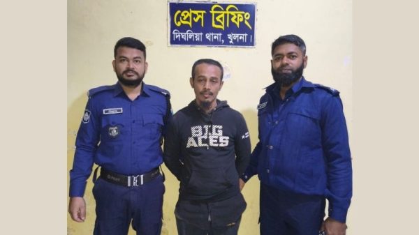 খুলনার দিঘলিয়ায় নারী ও শিশু নির্যাতন দমন আইনের মামলার এজাহারভুক্ত আসামি শাহিন মিয়াকে গোপন সংবাদের ভিত্তিতে গ্রেপ্তার করেছে থানা পুলিশ।