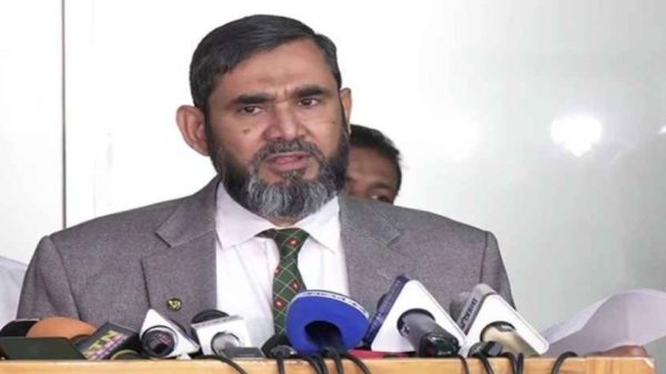 নির্বাচনে ভুয়া সাংবাদিক শনাক্তে প্রথমবারের মতো কিউআর কোড যুক্ত কার্ড চালু করতে যাচ্ছে নির্বাচন কমিশন। আগারগাঁওয়ে প্রশিক্ষণ কর্মশালায় কমিশনার ব্রিগেডিয়ার জেনারেল (অব.) সানাউল্লাহ এ তথ্য জানান।