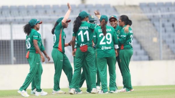 কক্সবাজারে রোমাঞ্চকর ম্যাচে পাকিস্তানকে ৩ উইকেটে হারিয়ে সিরিজে ১–১ সমতা ফেরাল বাংলাদেশ অনূর্ধ্ব-১৯ নারী দল। হাবিবার ৪ উইকেট ও সাদিয়ার ম্যাচজয়ী ইনিংসই বদলে দেয় ম্যাচের চিত্র।