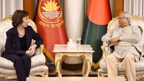 অবাধ ও শান্তিপূর্ণ নির্বাচন, শ্রম সংস্কার ও রোহিঙ্গা সহায়তা নিয়ে মার্কিন চার্জ দ্য অ্যাফেয়ার্স ট্রেসি অ্যান জ্যাকবসনের সঙ্গে বিদায়ী সাক্ষাৎ করেছেন প্রধান উপদেষ্টা অধ্যাপক মুহাম্মদ ইউনূস।