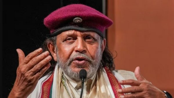 ভারতের বর্ষীয়ান অভিনেতা মিঠুন চক্রবর্তী বাংলাদেশে সাম্প্রতিক সহিংসতা ও ছায়ানট হামলা নিয়ে গভীর উদ্বেগ প্রকাশ করেছেন। তিনি শান্তি ও মানবিকতার আহ্বান জানিয়েছেন।