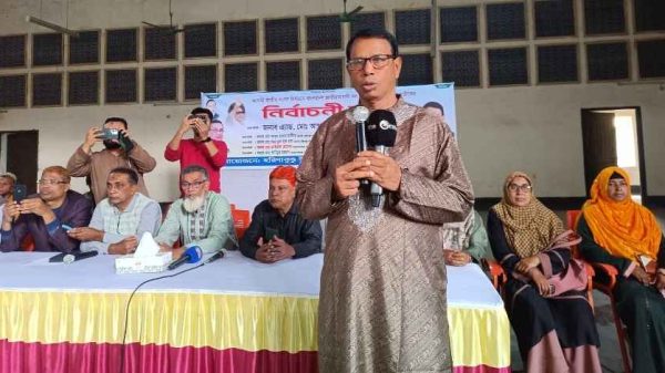 ঝিনাইদহের হরিণাকুন্ডুতে মহিলাদলের নির্বাচনী উঠান বৈঠক অনুষ্ঠিত হয়েছে। আসন্ন জাতীয় নির্বাচনকে সামনে রেখে নেতারা সংগঠিত হয়ে ধানের শীষে ভোট দেওয়ার আহ্বান জানান।