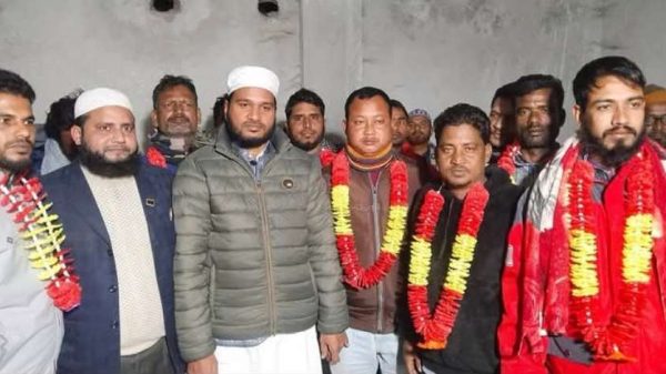 দিনাজপুরের কাহারোল উপজেলায় গণঅধিকার পরিষদের ১৮ নেতাকর্মী আনুষ্ঠানিকভাবে বাংলাদেশ জামায়াতে ইসলামীতে যোগদান করেছেন। যোগদান অনুষ্ঠানে বক্তব্য দেন জামায়াতের শীর্ষ নেতারা।