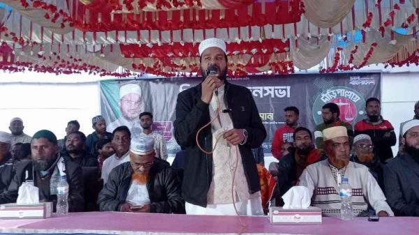 দিনাজপুরের কাহারোল উপজেলায় দাঁড়িপাল্লা প্রতীকের বিশাল নির্বাচনী জনসভা করেছে জামায়াতে ইসলামী। দুর্নীতি ও সন্ত্রাসমুক্ত বাংলাদেশ গড়ার অঙ্গীকার করেন প্রার্থী মোঃ মতিউর রহমান।