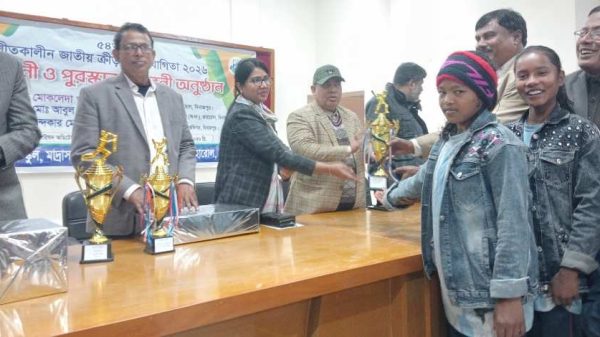 দিনাজপুরের কাহারোলে উপজেলা পর্যায়ে স্কুল, মাদ্রাসা ও কারিগরি শিক্ষা প্রতিষ্ঠানের অংশগ্রহণে ৫৪তম শীতকালীন জাতীয় ক্রীড়া প্রতিযোগিতার সমাপনী ও পুরস্কার বিতরণ অনুষ্ঠিত হয়েছে।