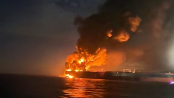 কৃষ্ণ সাগরে রাশিয়ার দিকে যাত্রারত তেলবাহী ট্যাংকার ‘এলবাস’-এ ড্রোন হামলার ঘটনা ঘটেছে। নাবিকরা নিরাপদ, জাহাজটি রুট পরিবর্তন করেছে।