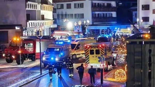 সুইজারল্যান্ডের ক্র্যান-মন্টানায় থার্টিফার্স্ট নাইটের এক বারে ভয়াবহ বিস্ফোরণে অন্তত ৪০ জন নিহত ও প্রায় ১০০ জন আহত হয়েছেন।