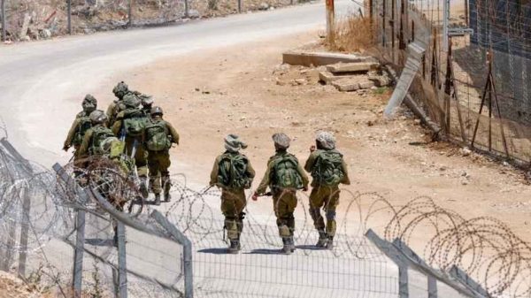 সিরিয়ার গোলান উপত্যকা থেকে প্রায় ২৫০টি ছাগল চুরি করে পশ্চিমতীরে নেওয়ার বিষয়টি স্বীকার করেছে ইসরায়েলি সেনাবাহিনী। ঘটনায় বরখাস্ত ও শাস্তির খবর।