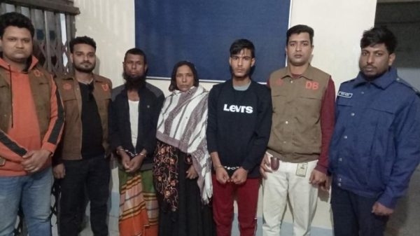 মুন্সীগঞ্জের গজারিয়ার চাঞ্চল্যকর জান্নাত হত্যা মামলার মূল আসামিসহ তিনজনকে গ্রেপ্তার করেছে পুলিশ। পলাতক আসামিদের ধরতে অভিযান চলছে।