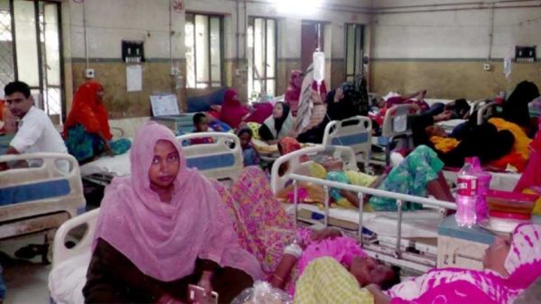 ঘন কুয়াশা ও শৈত্যপ্রবাহে জামালপুরে শীতজনিত রোগীর সংখ্যা বেড়েছে। শিশু ওয়ার্ডে শয্যা সংকট, এক বিছানায় তিন শিশুকে রেখে চিকিৎসা চলছে।