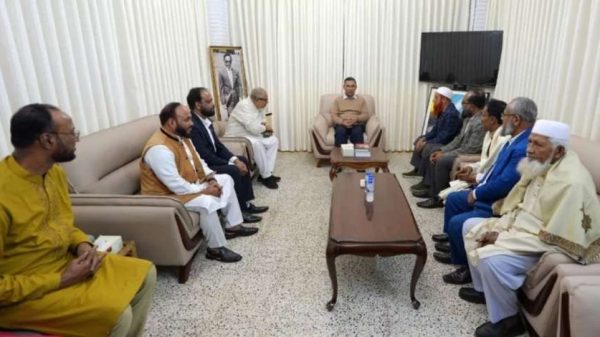 বিএনপির ভারপ্রাপ্ত চেয়ারম্যান তারেক রহমানের সঙ্গে গুলশানে সৌজন্য সাক্ষাৎ করেছেন ১২–দলীয় জোটের শীর্ষ নেতারা। বৈঠকে সৌহার্দ্যপূর্ণ পরিবেশে মতবিনিময় হয়।