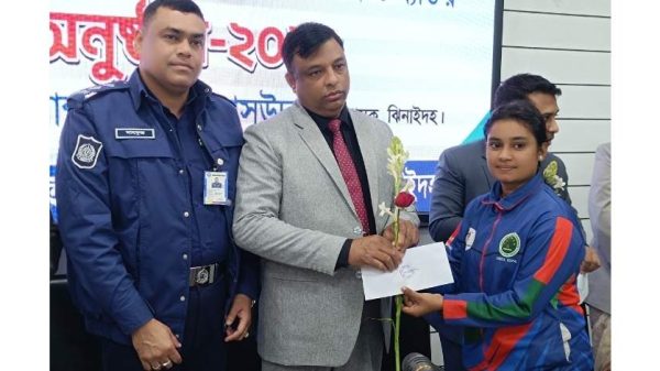 ক্রীড়া ক্ষেত্রে বিশেষ অবদান রাখায় ঝিনাইদহে নারী খেলোয়াড় ও সংগঠকদের সংবর্ধনা দেওয়া হয়েছে। জেলা প্রশাসন ও জেলা ক্রীড়া সংস্থার আয়োজনে ৪০ জনকে সম্মাননা স্মারক প্রদান।