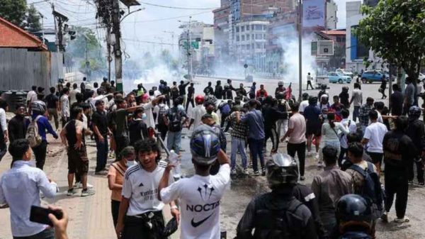 নেপালের পার্সা জেলায় মসজিদ ভাঙচুরের ঘটনায় সাম্প্রদায়িক উত্তেজনা ছড়িয়েছে। পরিস্থিতির অবনতিতে কারফিউ জারি ও ভারত-নেপাল সীমান্ত বন্ধ করা হয়েছে।