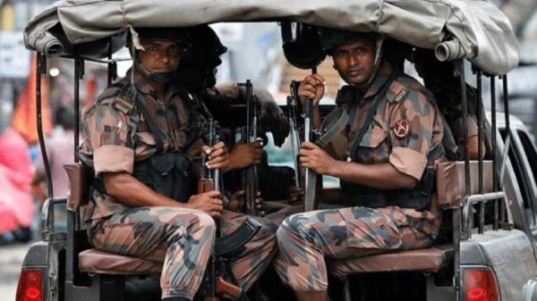 ত্রয়োদশ জাতীয় সংসদ নির্বাচন ও গণভোটে সর্বোচ্চ নিরাপত্তা নিশ্চিতে ২৫ জানুয়ারি থেকে সারাদেশে একযোগে ৩৭ হাজার বিজিবি সদস্য মোতায়েন করা হচ্ছে।