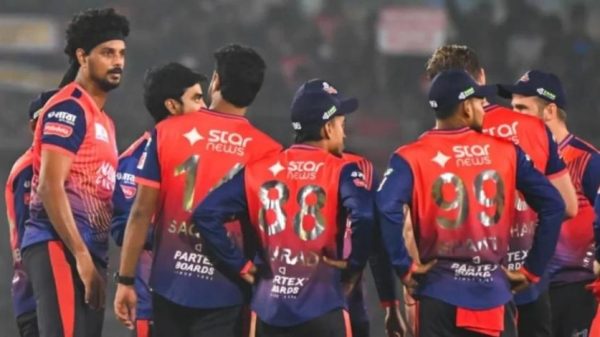 তানজিদ তামিমের সেঞ্চুরিতে ভর করে চট্টগ্রাম রয়্যালসকে ৬৩ রানে হারিয়ে দ্বিতীয়বার বিপিএল শিরোপা জিতেছে রাজশাহী ওয়ারিয়র্স।