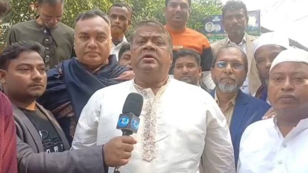 ঢাকার অগ্নিকাণ্ডকে কেন্দ্র করে নির্বাচন বানচালের ষড়যন্ত্রের আশঙ্কা প্রকাশ করেছেন বিএনপি নেতা মীর সরফত আলী সপু। অন্তর্বর্তী সরকারের কাছে তদন্তের দাবি জানিয়েছেন তিনি।