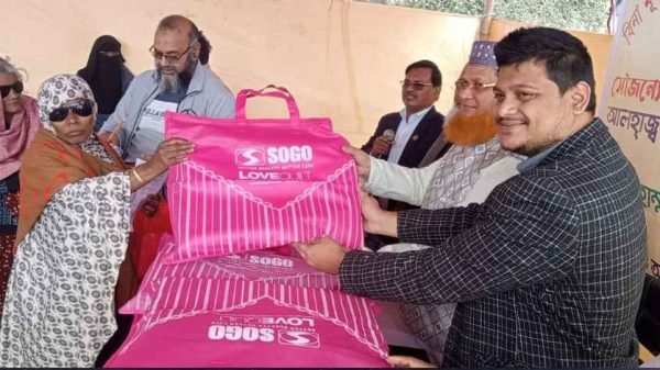 মুন্সীগঞ্জের লৌহজংয়ে খড়িয়া মুক্তি সংঘের উদ্যোগে চোখের ছানি অপারেশন করা শতাধিক রোগীর মাঝে শীতবস্ত্র হিসেবে কম্বল বিতরণ করা হয়েছে।