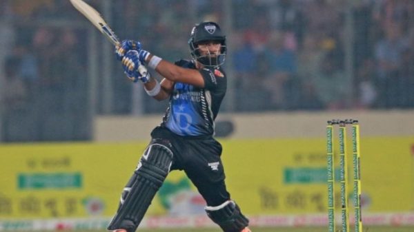 শামীম পাটোয়ারি, সিলেট টাইটান্স, ঢাকা ক্যাপিটালস, বিপিএল, বাংলাদেশ প্রিমিয়ার লিগ, আজমতুল্লাহ ওমরজাই, পারভেজ হোসেন ইমন, টি-টোয়েন্টি ক্রিকেট, সিলেট আন্তর্জাতিক স্টেডিয়াম