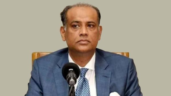 সাবেক ভূমিমন্ত্রী সাইফুজ্জামান চৌধুরী জাবেদের বিদেশে থাকা ২৯৭ বাড়ি ও ৩০ অ্যাপার্টমেন্ট জব্দের আদেশ দিয়েছেন আদালত। যুক্তরাষ্ট্রে বিনিয়োগ করা এক কোটি ডলারও অবরুদ্ধ করা হয়েছে।