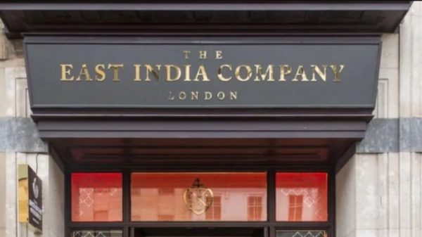 ঐতিহাসিক ইস্ট ইন্ডিয়া কোম্পানির নামে গড়া লন্ডনভিত্তিক বিলাসপণ্য ব্র্যান্ড ২০২৫ সালের অক্টোবরে দেউলিয়া হয়ে লিকুইডেশনে গেছে। প্রায় ৯.৫ লাখ ইউরো দেনা নিয়ে প্রতিষ্ঠানটি বন্ধ হয়েছে।