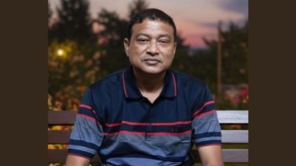 খুলনার দিঘলিয়ায় সামাজিক ব্যক্তিত্ব বিকাশ চন্দ্র ঘোষের মৃত্যুতে এলাকায় শোকের ছায়া নেমে এসেছে। দিঘলিয়া প্রেসক্লাব শোক প্রকাশ করে পরিবারের প্রতি সমবেদনা জানিয়েছে।