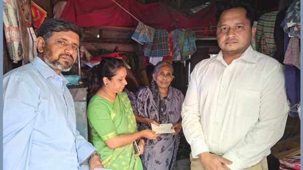 ক্যান্সারে আক্রান্ত অসহায় গৌতম দে-র চিকিৎসার জন্য পৌরসভার পক্ষ থেকে ১০ হাজার টাকার আর্থিক সহায়তা প্রদান করা হয়েছে। প্রশাসক মৌসুমী মাহবুব তাঁর বাসভবনে গিয়ে সহায়তা তুলে দেন এবং সামাজিক নিরাপত্তা কর্মসূচিতে অন্তর্ভুক্ত করার আশ্বাস দেন।