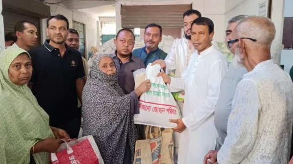 ঈদ উপলক্ষে ঝিনাইদহে অসহায় পরিবারের মাঝে খাদ্য সামগ্রী বিতরণ কার্যক্রম