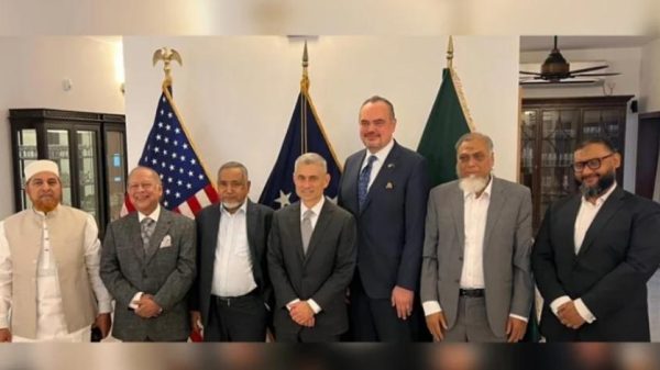 ঢাকায় মার্কিন সহকারী পররাষ্ট্রমন্ত্রী পল কাপুর জামায়াতে ইসলামী প্রতিনিধি দলের সঙ্গে বৈঠক করেন। বৈঠকে জাতীয় সংসদে দলের অংশগ্রহণ, জনগণের স্বার্থ ও ডেপুটি স্পিকার পদ নিয়ে আলোচনা হয়।