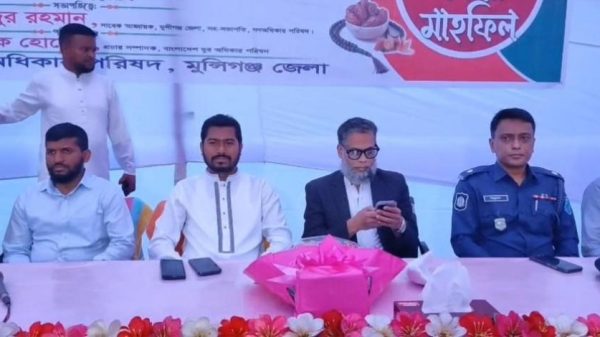 গজারিয়ায় ইফতার মাহফিলে শ্রমবাজার সম্প্রসারণ নিয়ে বক্তব্য দিচ্ছেন প্রতিমন্ত্রী নুরুল হক নুর