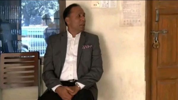 নারায়ণগঞ্জের সিদ্ধিরগঞ্জ ভূমি অফিসে সারপ্রাইজ পরিদর্শনে যান ভূমি প্রতিমন্ত্রী কায়সার কামাল। অফিস যথাসময়ে না খোলায় তিন কর্মকর্তা বদলি করা হয়েছে।