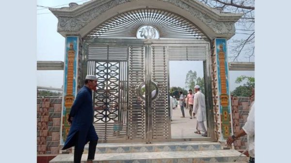 মুন্সীগঞ্জের খাসকান্দিতে সাফিয়া খাতুনের জানাজা ও দাফন অনুষ্ঠানের প্রতীকী ছবি