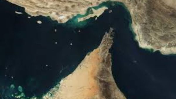 হরমুজ প্রণালী বন্ধের ঘোষণা দিয়েছে আইআরজিসি। এর পর ইউরোপীয় গ্যাসবাজারে দাম ৪৫ শতাংশ বেড়ে যায়। কাতার এনার্জি এলএনজি উৎপাদন স্থগিত করেছে।