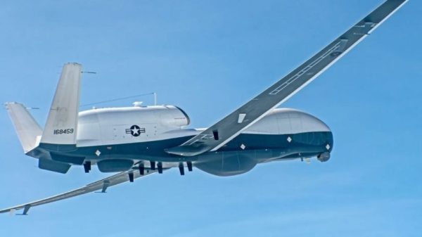 হরমুজ প্রণালির আকাশে যুক্তরাষ্ট্রের এমকিউ-৪সি ট্রাইটন নজরদারি ড্রোন নিখোঁজ। এটি বিধ্বস্ত নাকি ভূপাতিত—এ নিয়ে বাড়ছে রহস্য ও উত্তেজনা।