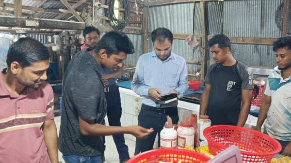 পিরোজপুরে অস্বাস্থ্যকর পরিবেশে ক্ষতিকর কেমিক্যাল দিয়ে আইসক্রিম উৎপাদনের দায়ে কারখানার মালিককে ১ লাখ টাকা জরিমানা ও কারাদণ্ড দিয়েছে ভ্রাম্যমাণ আদালত।