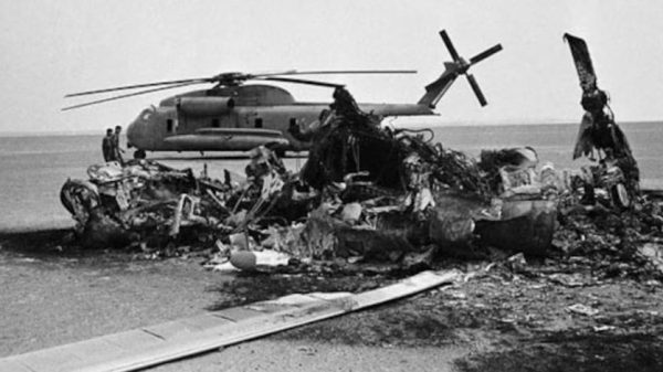 ইরানে ভূপাতিত মার্কিন যুদ্ধবিমানের ধ্বংসাবশেষ ও উদ্ধার অভিযান