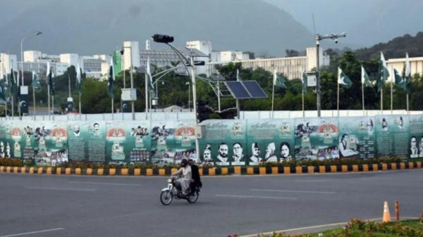 যুক্তরাষ্ট্র ও ইরানের উচ্চপর্যায়ের বৈঠককে ঘিরে পাকিস্তানের ইসলামাবাদ ও রাওয়ালপিন্ডিতে দুই দিনের ছুটি ঘোষণা করা হয়েছে। নিরাপত্তা জোরদারে এই সিদ্ধান্ত।