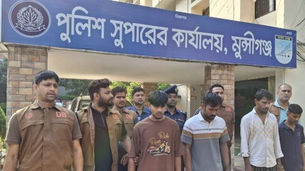 মুন্সীগঞ্জের গজারিয়ায় ঘোড়া জবাই করে গরুর মাংস বিক্রির চক্রের মূলহোতা রাজিব শিকদার আটক। ঘটনায় এখন পর্যন্ত পাঁচজন গ্রেপ্তার