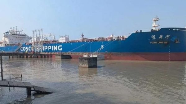 চট্টগ্রাম বন্দরে এলএনজি, এলপিজি ও গ্যাস অয়েল নিয়ে চার জাহাজ অবস্থান করছে। জ্বালানি সংকটের মধ্যে স্বস্তির খবর, দ্রুত খালাস চলছে।